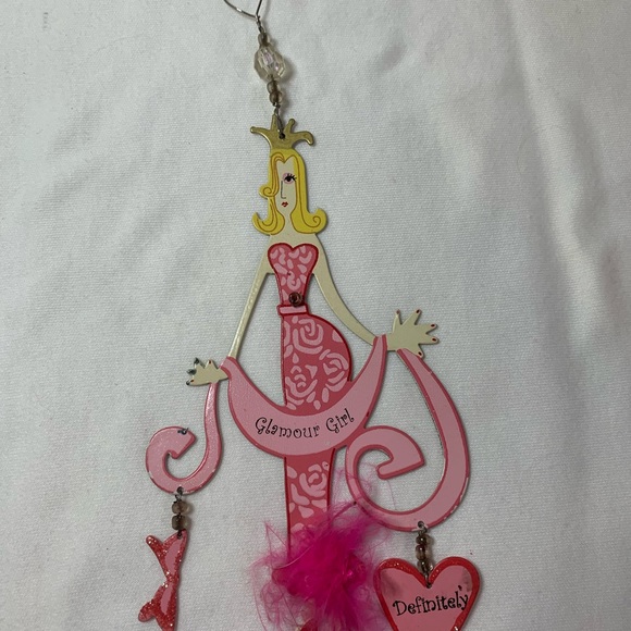 Glamour girl ornament pink heart feathers sunset vista designs woman - Picture 4 of 6